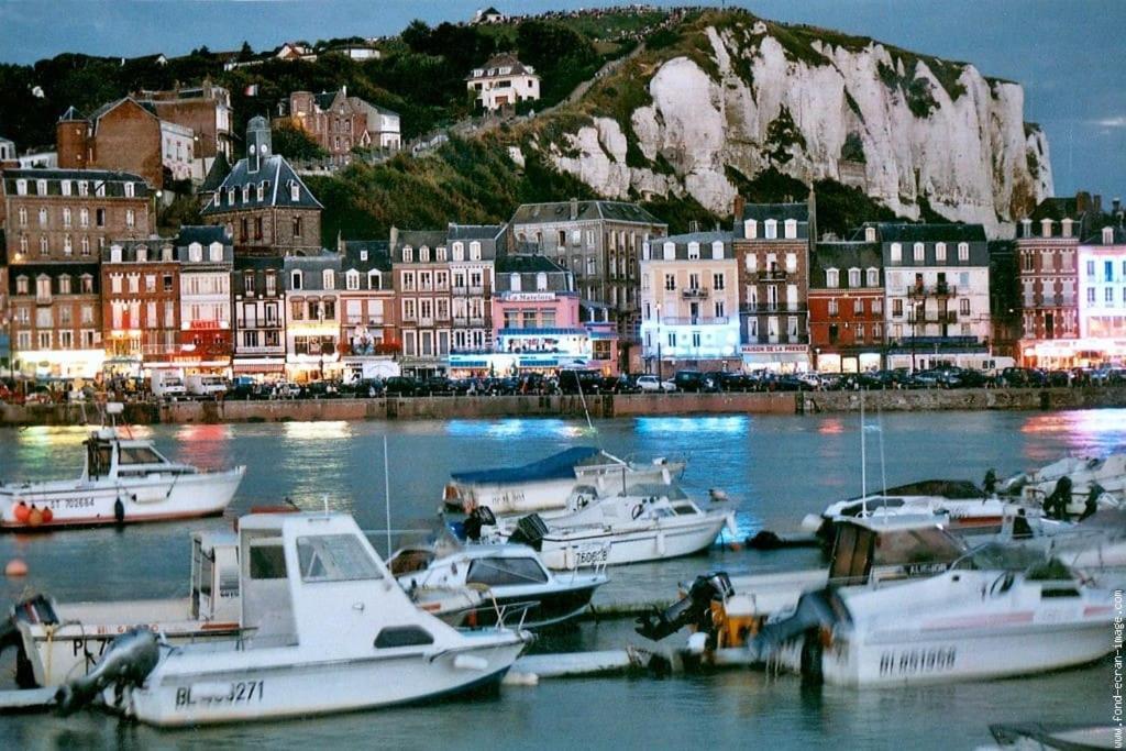 Holiday home A Deux Pas De La Et Des Commerces *